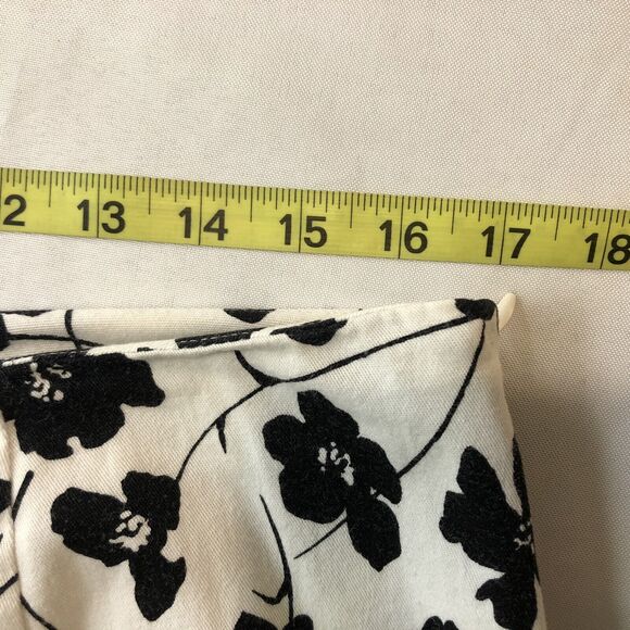 St Johns Bay Capri Pants Women 14 White Black Floral Cotton Stretch Ankle Crop - Picture 7 of 12